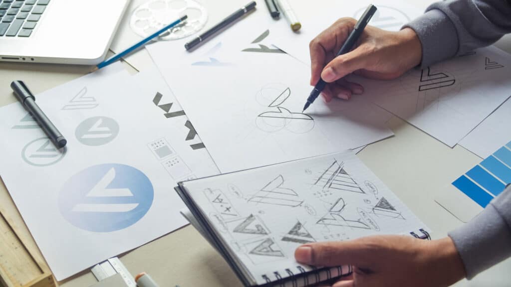 Création de charte graphique et conception de logo, illustrant le processus de design d’identité visuelle.