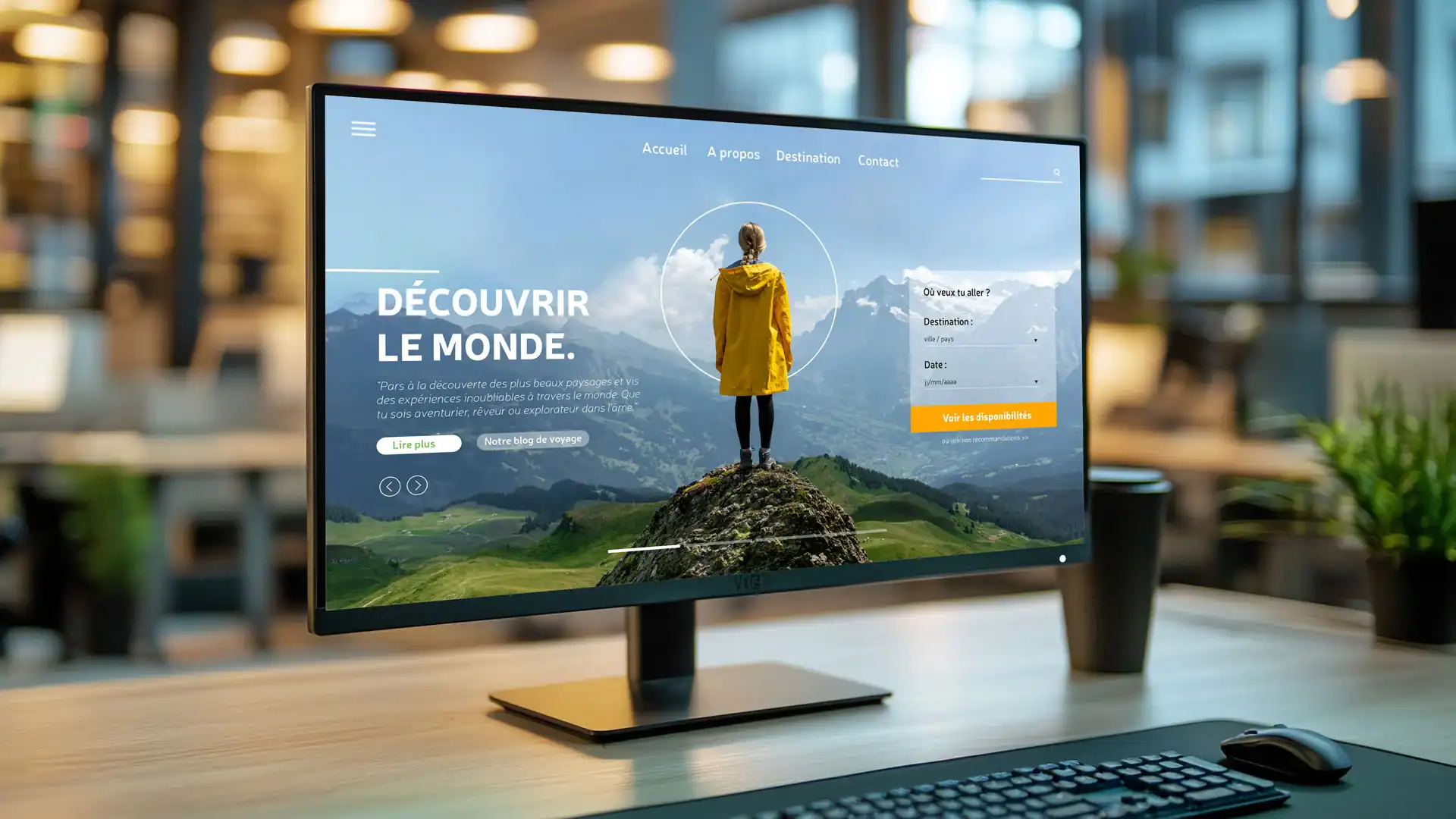Exemple de landing page moderne affichée sur écran d’ordinateur, utilisée pour illustrer l’optimisation des conversions.