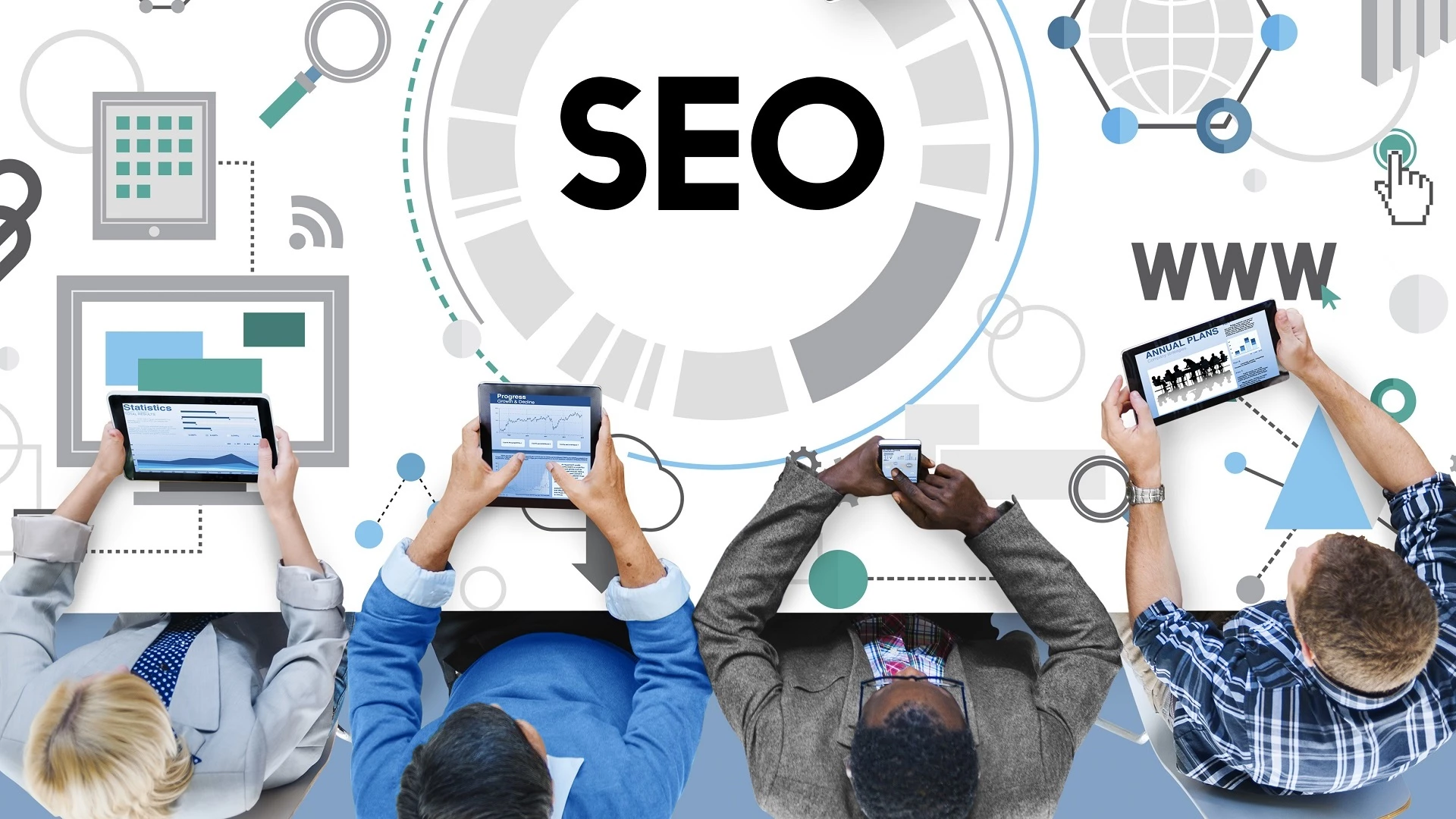 Illustration du SEO avec des professionnels utilisant des tablettes et ordinateurs, symbolisant les objectifs réalistes pour les petites entreprises