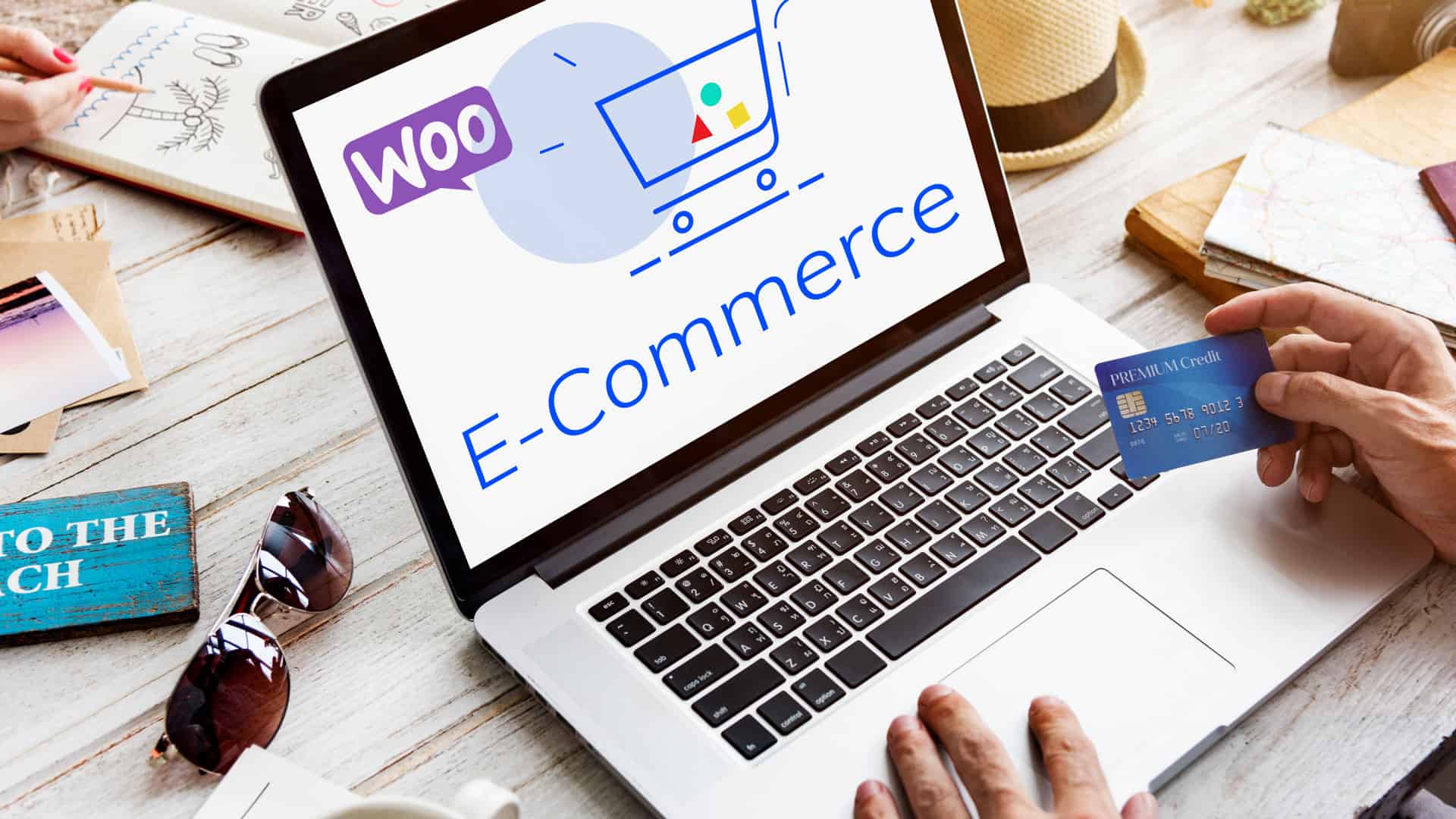 Création de site e-commerce WooCommerce avec paiement en ligne sur ordinateur portable.